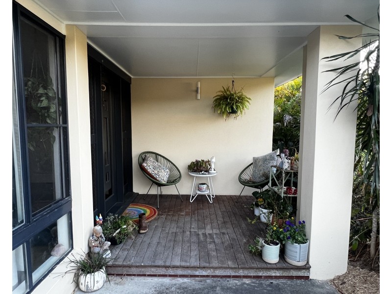 6 Terrara Court, Ocean Shores NSW 2483