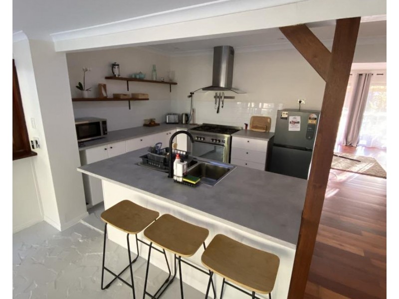 2 Narrogal Court, Ocean Shores NSW 2483