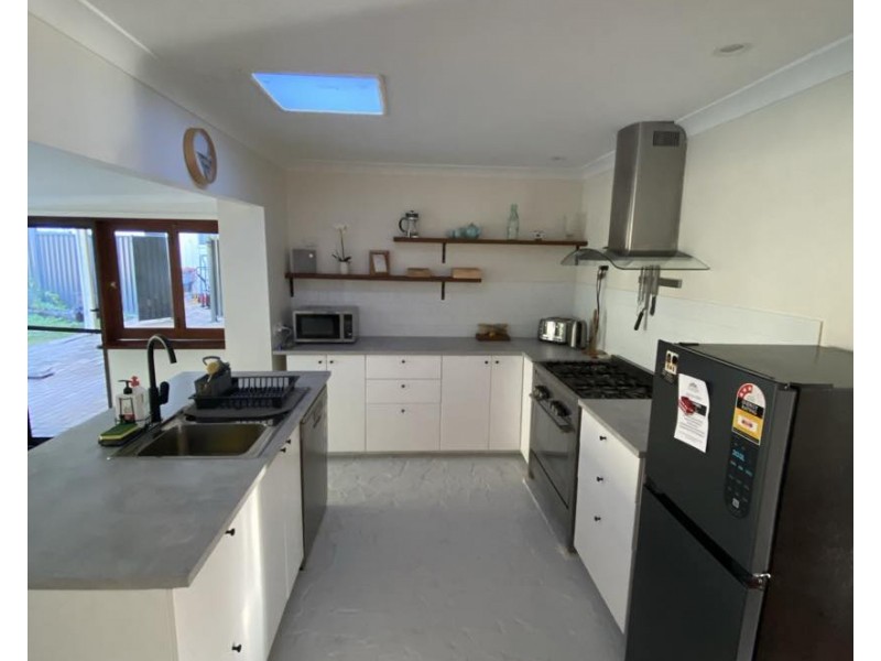 2 Narrogal Court, Ocean Shores NSW 2483