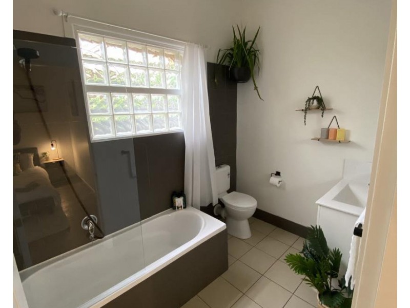 2 Narrogal Court, Ocean Shores NSW 2483