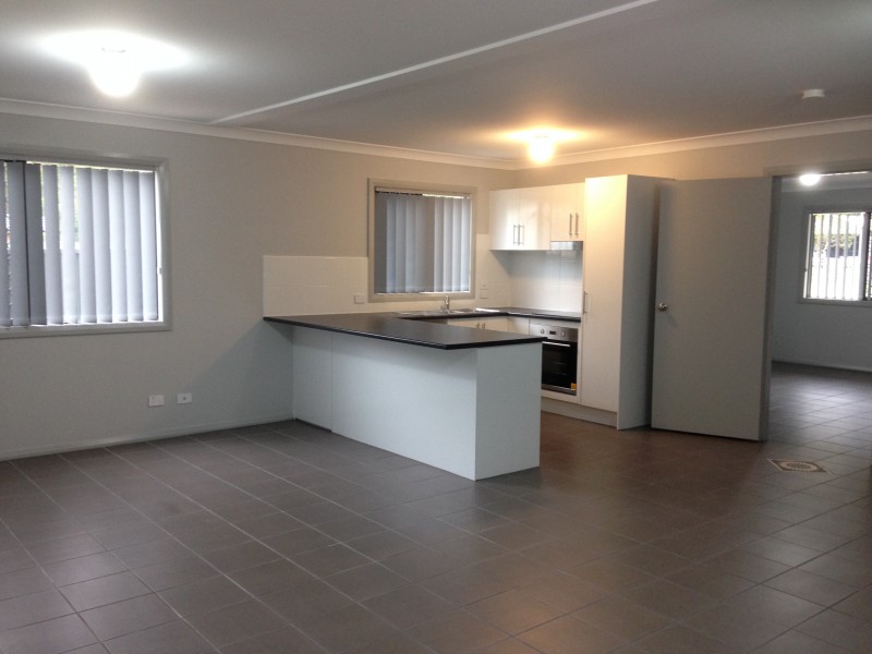 2/11 Kirrang Drive, Medowie NSW 2318