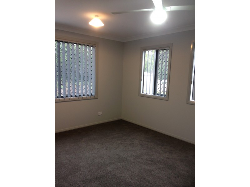 2/11 Kirrang Drive, Medowie NSW 2318