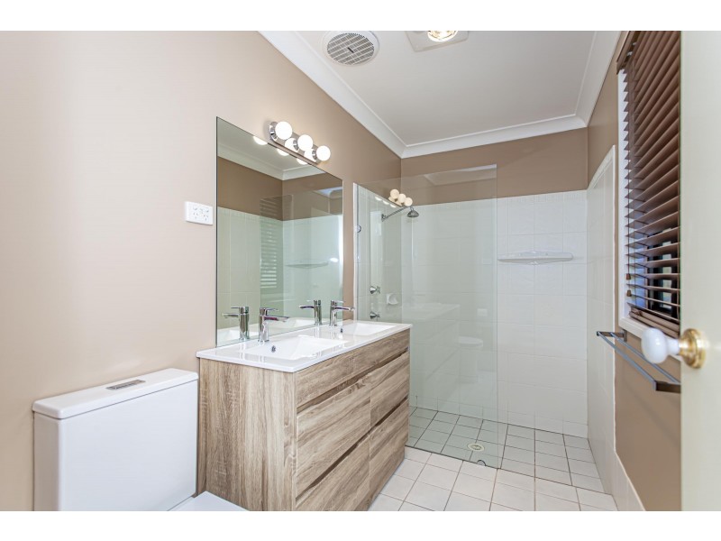 37 CASUARINA AVENUE, Medowie NSW 2318