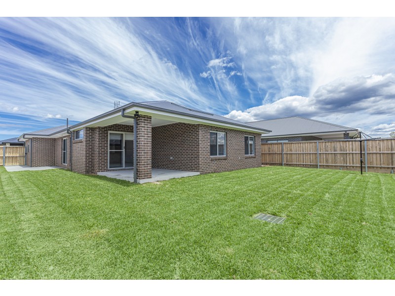 4 Midnight Avenue, Medowie NSW 2318
