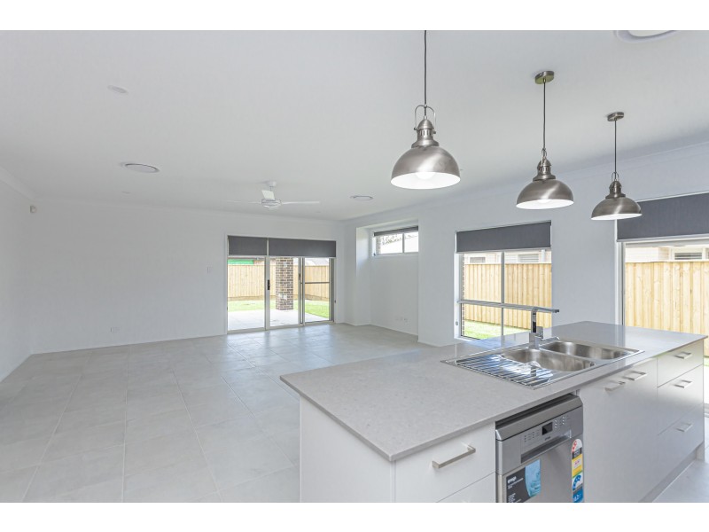 4 Midnight Avenue, Medowie NSW 2318