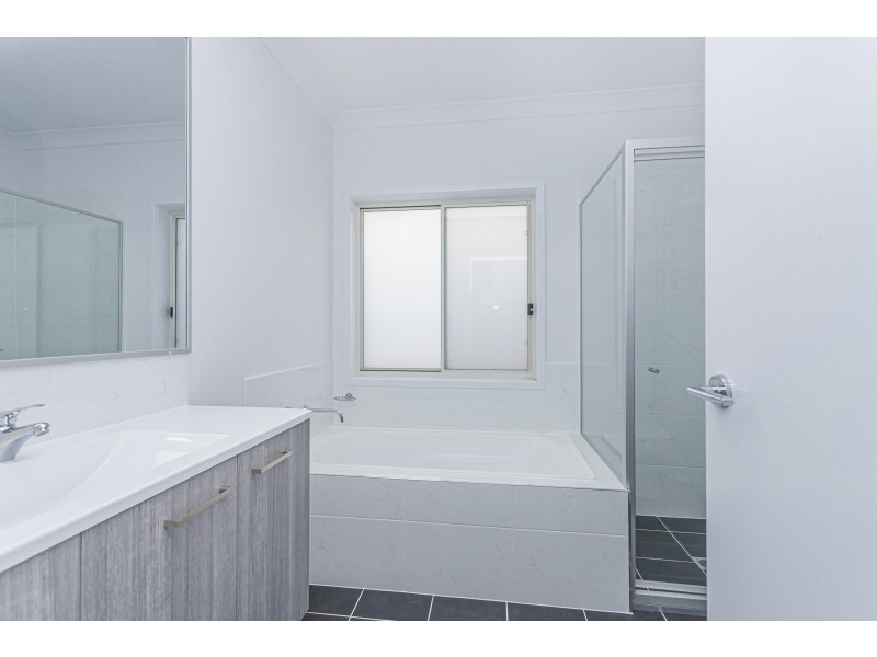 4 Midnight Avenue, Medowie NSW 2318