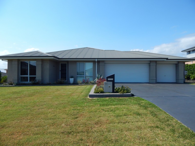 13 Edstein Place, Raymond Terrace NSW 2324