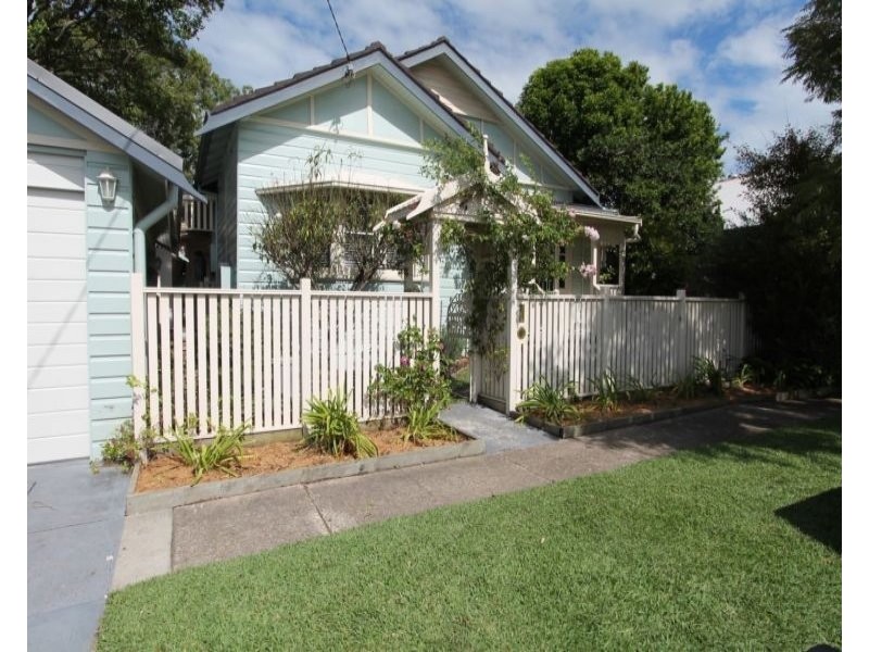 4 VICTORIA STREET, New Lambton NSW 2305