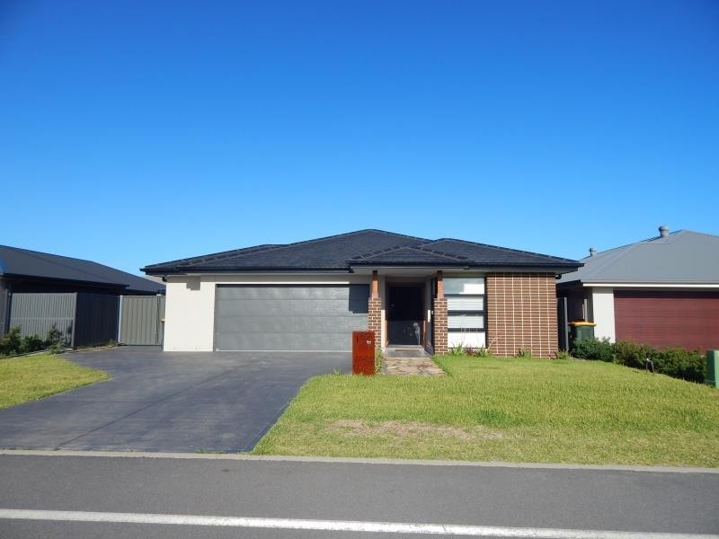 62 SEASIDE BOULEVARD, FERN BAY, Fern Bay NSW 2295