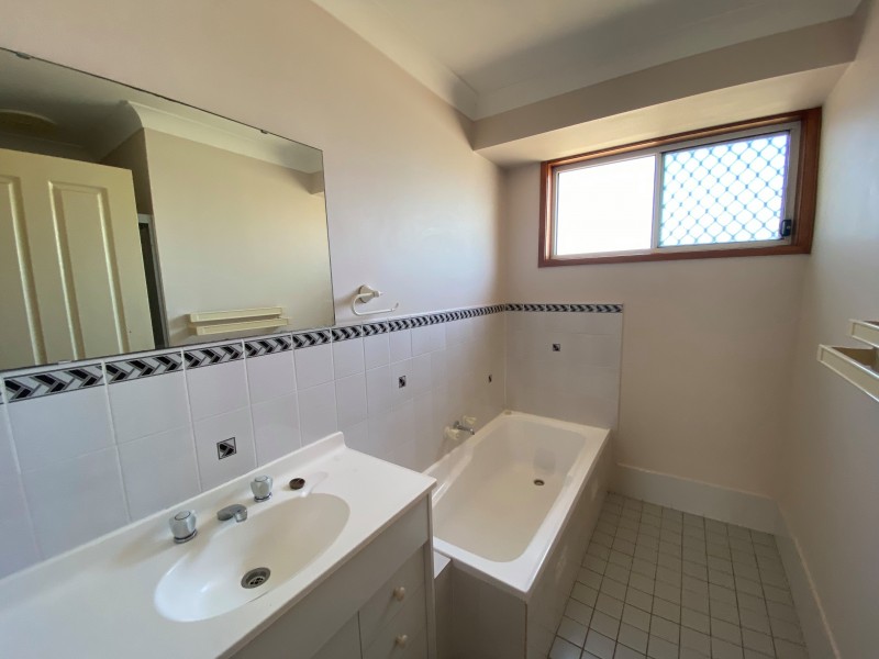 2 CEDERWOOD CRESCENT, Raymond Terrace NSW 2324