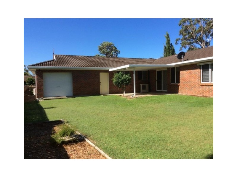 2 CEDERWOOD CRESCENT, Raymond Terrace NSW 2324