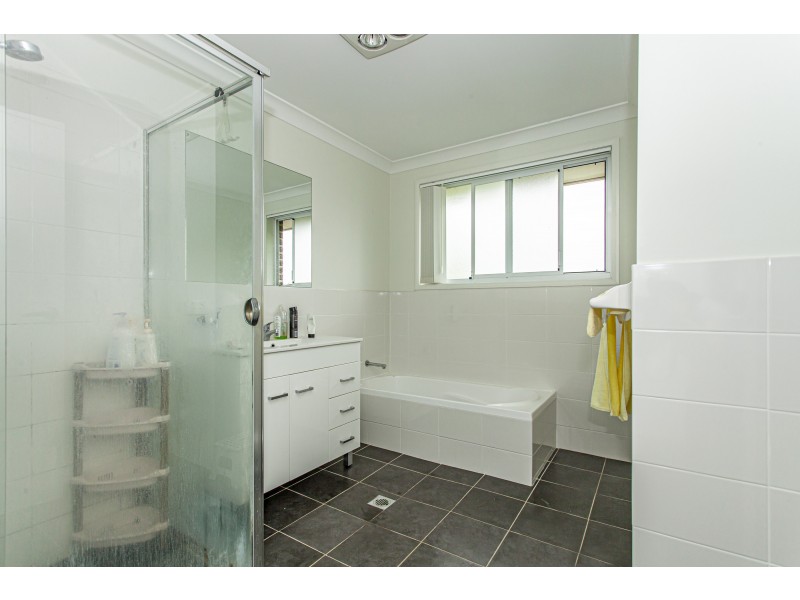 9 Oak Circuit, Raymond Terrace NSW 2324