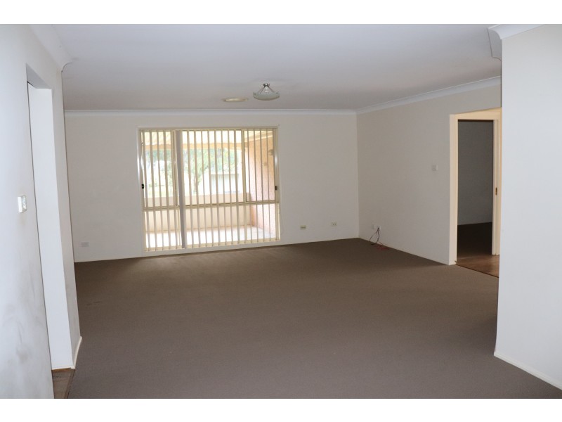 13 Storks Road, Glen Oak NSW 2320