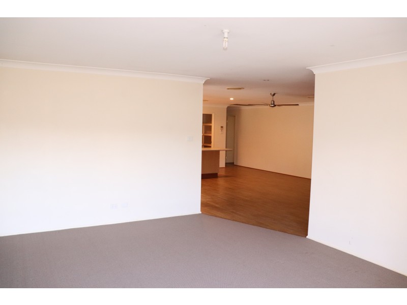 13 Storks Road, Glen Oak NSW 2320