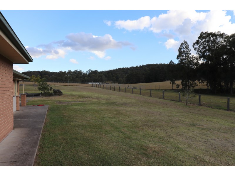 13 STORKS ROAD, Glen Oak NSW 2320