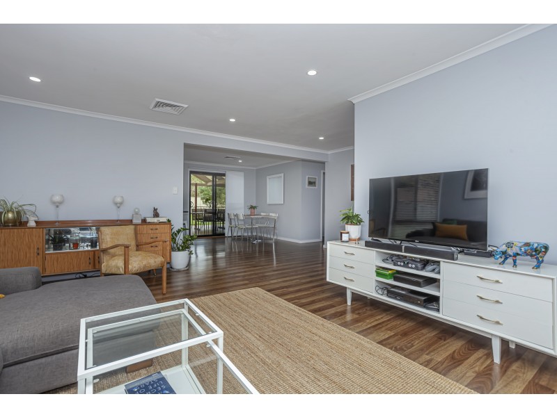 2 Henderson Close, Raymond Terrace NSW 2324