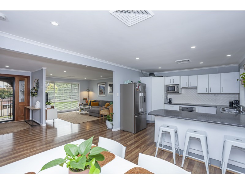 2 Henderson Close, Raymond Terrace NSW 2324