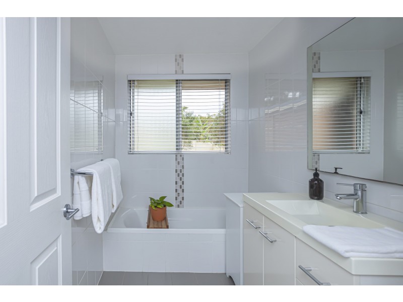 2 Henderson Close, Raymond Terrace NSW 2324