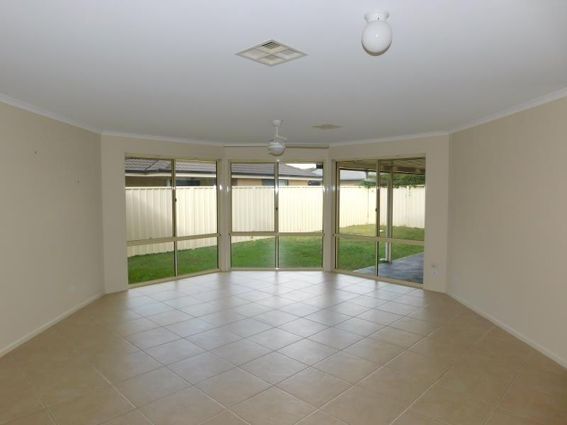 27 STRUTT CRESCENT, Metford NSW 2323