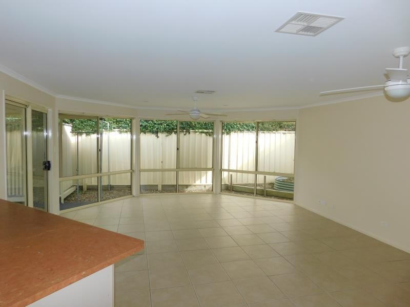 27 STRUTT CRESCENT, Metford NSW 2323