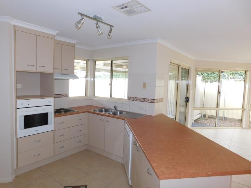 27 STRUTT CRESCENT, Metford NSW 2323