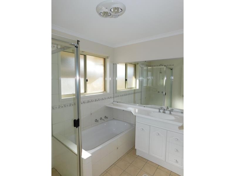 27 STRUTT CRESCENT, Metford NSW 2323