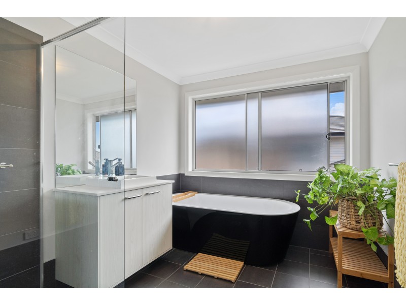 18 Plover Street, Fern Bay NSW 2295