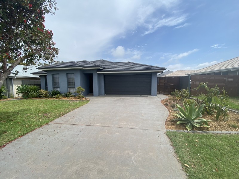 5 Water Street, Fern Bay NSW 2295