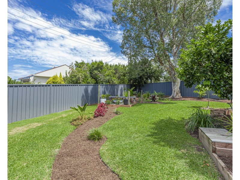 1 Acacia Ave, Raymond Terrace NSW 2324