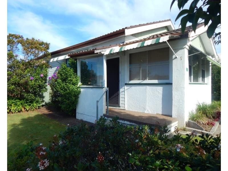 2 QUEENS ROAD, New Lambton NSW 2305