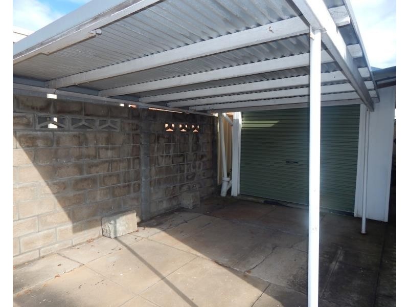 2 QUEENS ROAD, New Lambton NSW 2305
