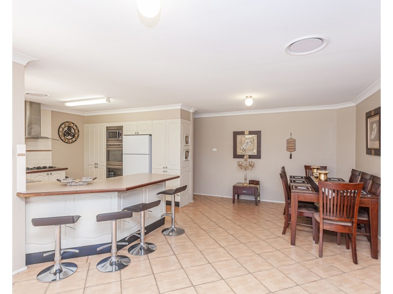 16 Gordon Reeve Close, Raymond Terrace NSW 2324