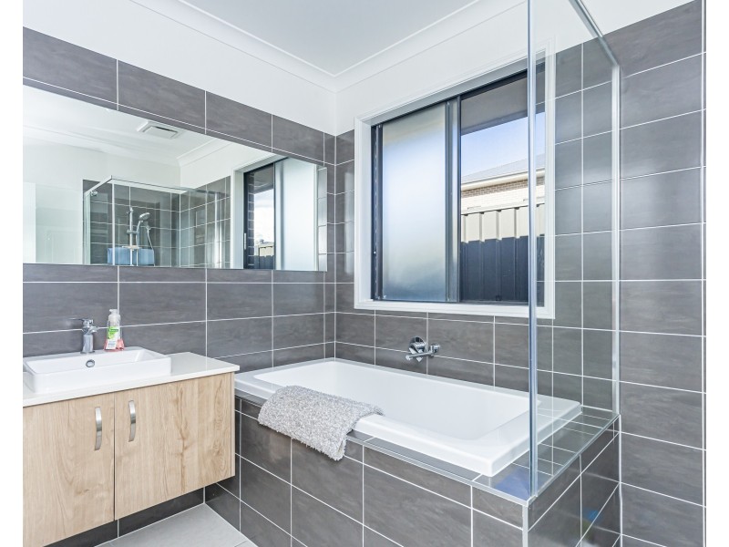 3 Graziers Parade, Raymond Terrace NSW 2324