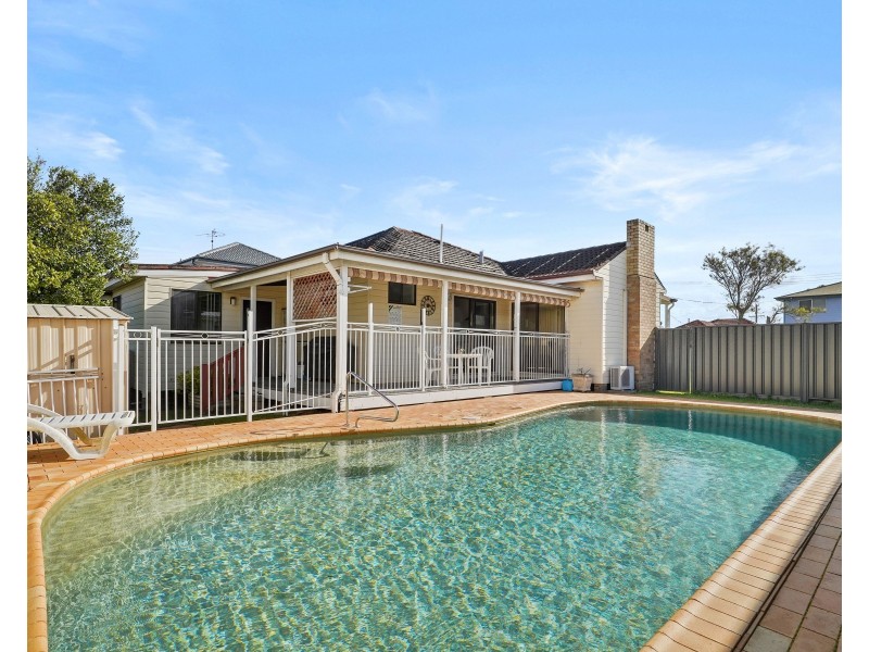 18 Newcastle Street, Stockton NSW 2295