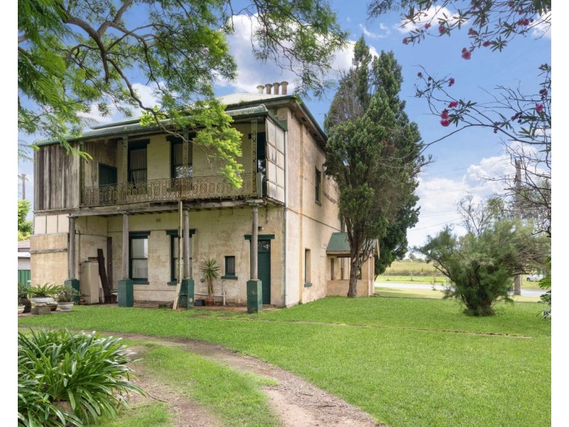 1 OAKHAMPTON ROAD, Maitland NSW 2320