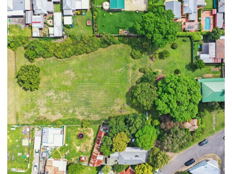 1 OAKHAMPTON ROAD, Maitland NSW 2320