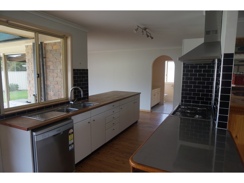 42 Cederwood Crescent, Raymond Terrace NSW 2324