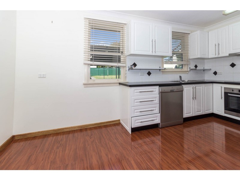 8 Dean Avenue, Raymond Terrace NSW 2324