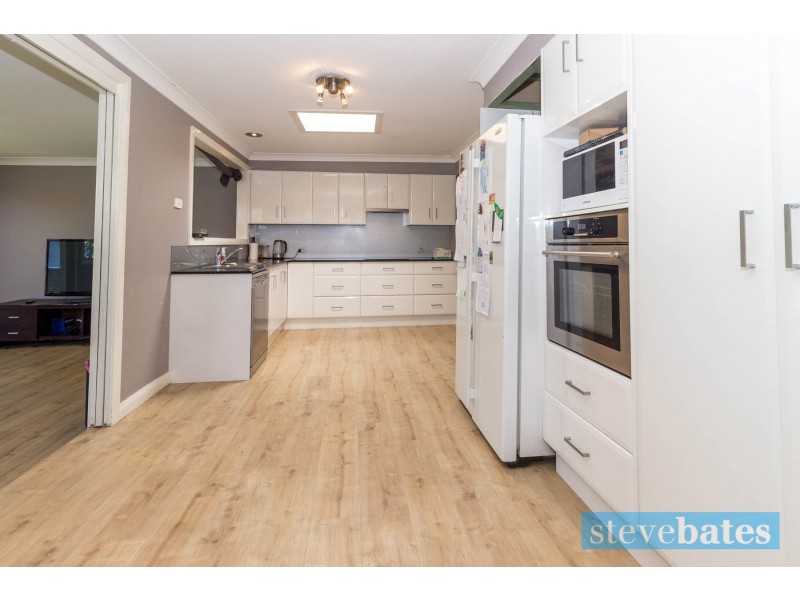 14 Gwen Parade, Raymond Terrace NSW 2324