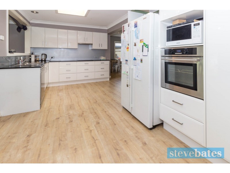 14 Gwen Parade, Raymond Terrace NSW 2324