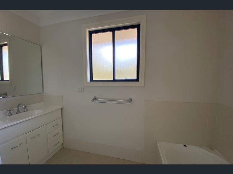 1/18 Oak Circuit, Raymond Terrace NSW 2324