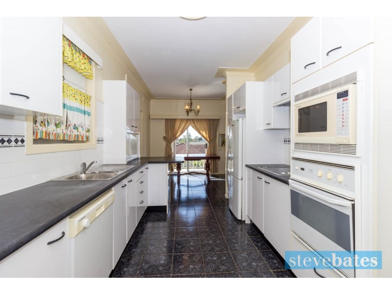 12 Rees James Road, Raymond Terrace NSW 2324