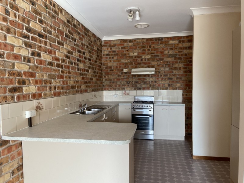 8 Baker Street, Tenambit NSW 2323