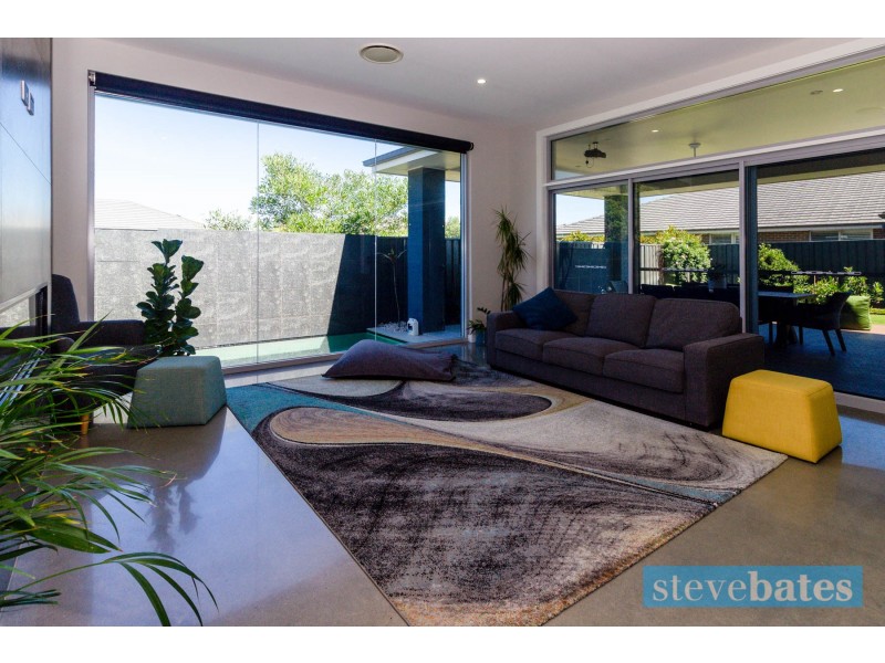1 Jabiru Drive, Fern Bay NSW 2295