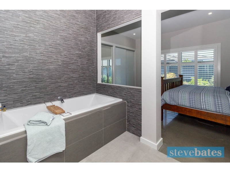 1 Jabiru Drive, Fern Bay NSW 2295