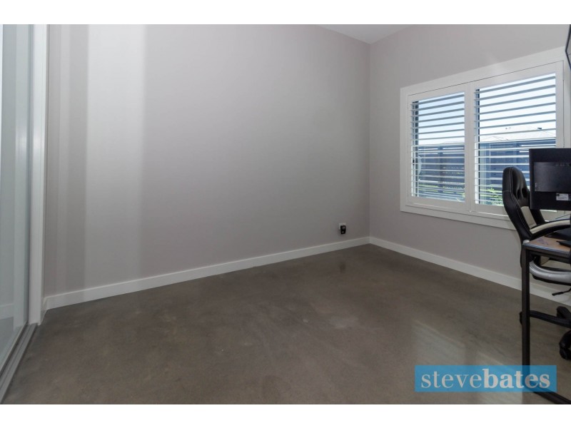 1 Jabiru Drive, Fern Bay NSW 2295