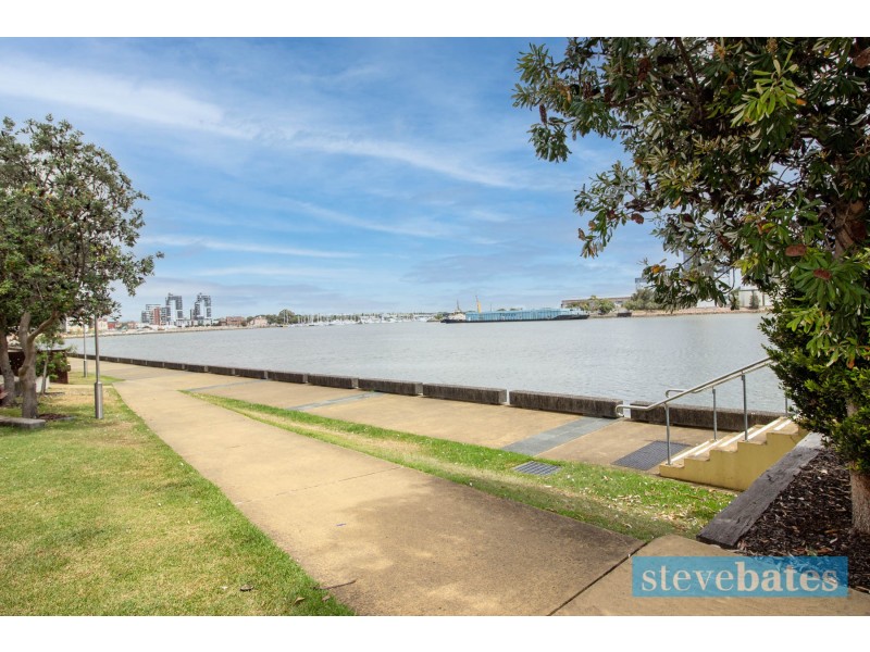 301/15 Honeysuckle Drive, Newcastle NSW 2300