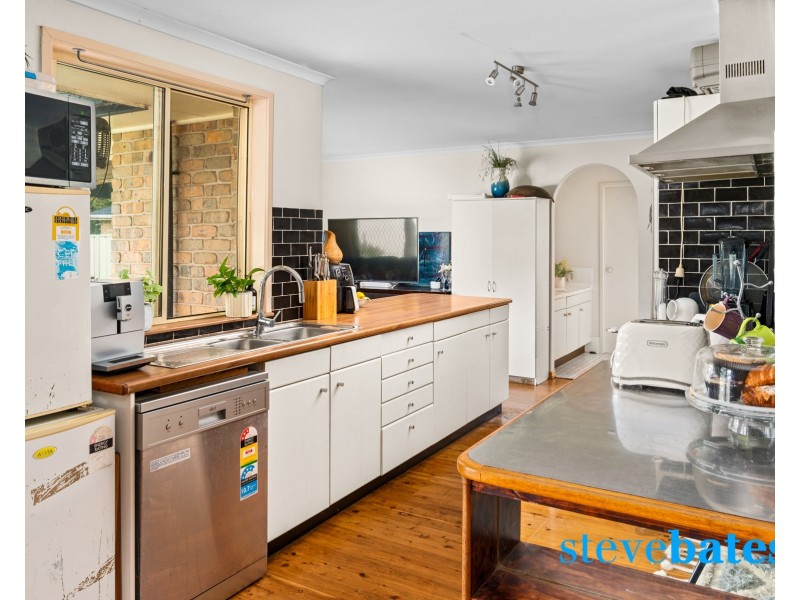 42 Cederwood Crescent, Raymond Terrace NSW 2324