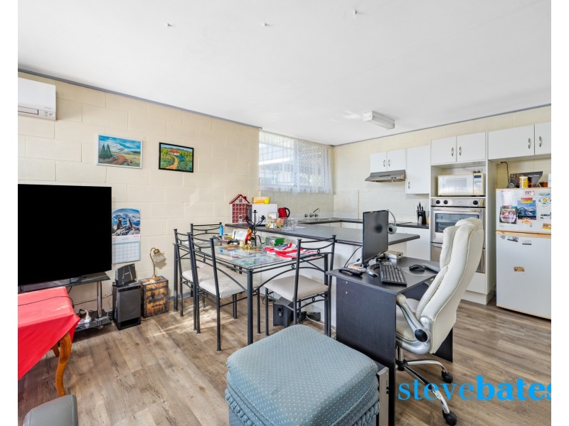 1 & 2/13 Meredith Crescent, Raymond Terrace NSW 2324