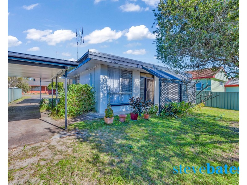1 & 2/13 Meredith Crescent, Raymond Terrace NSW 2324